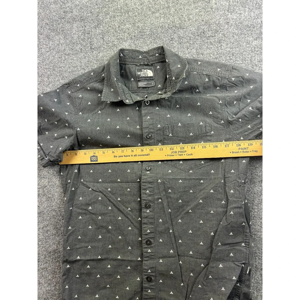 The North Face Button Up Shirt Mens Small Gray Teepee Print Short Sleeve